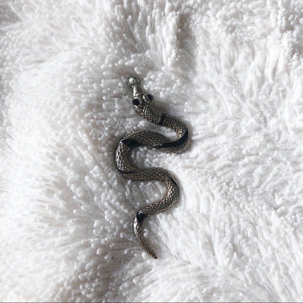 Snake pendant necklace